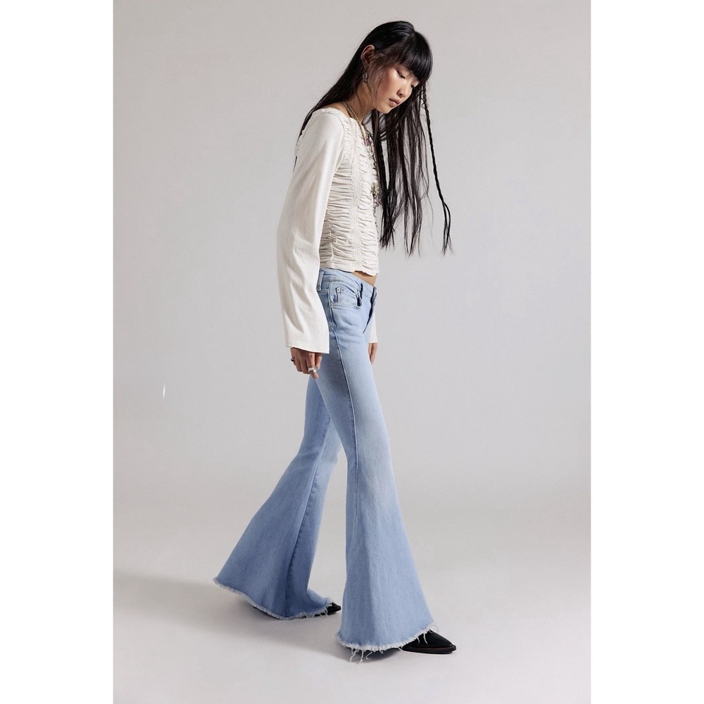 NWT We The Free Free People Emre Low Rise Flare Jeans Airy Blue Women's Size 32